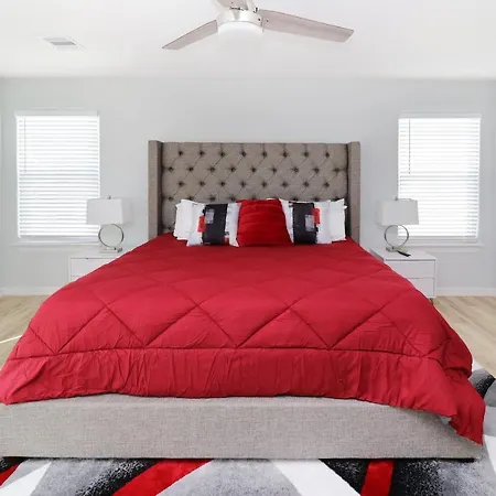 Villa Peerless Retreat - Minutes From Downtown Houston